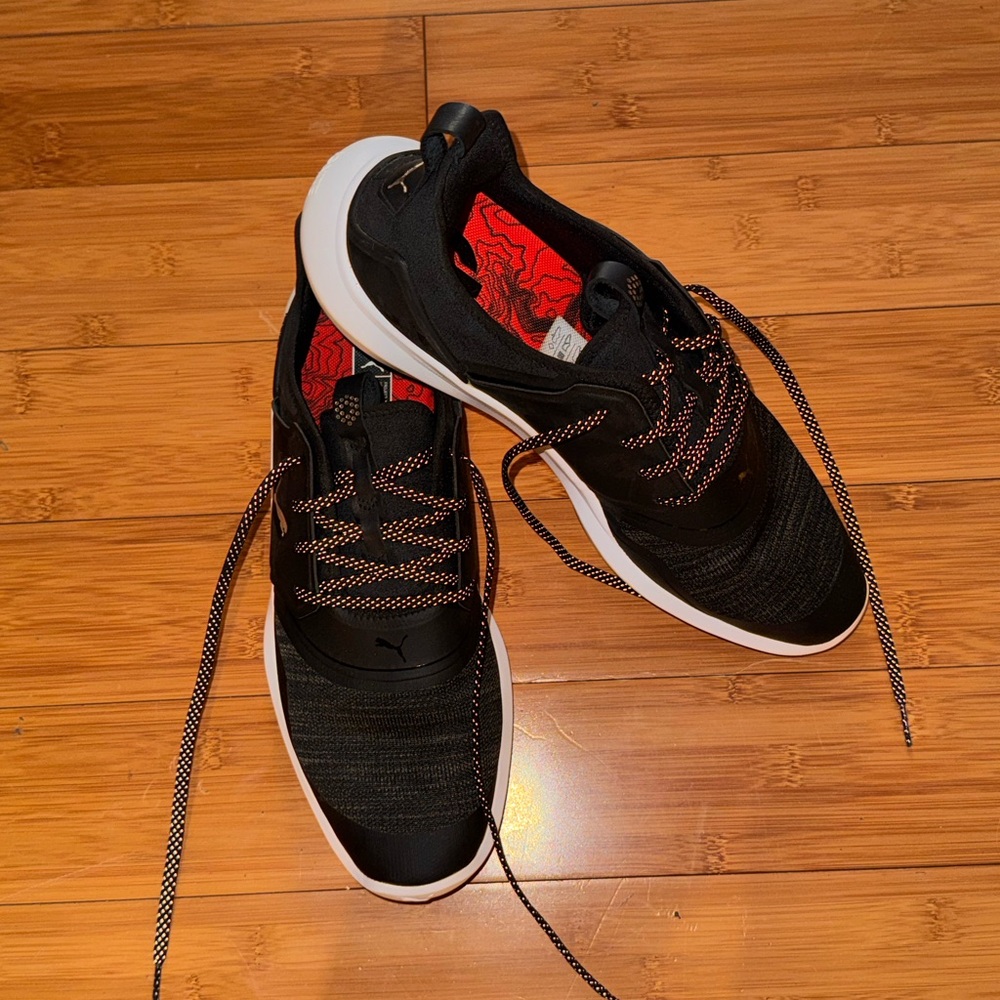 Puma Men's Black and White Sneakers